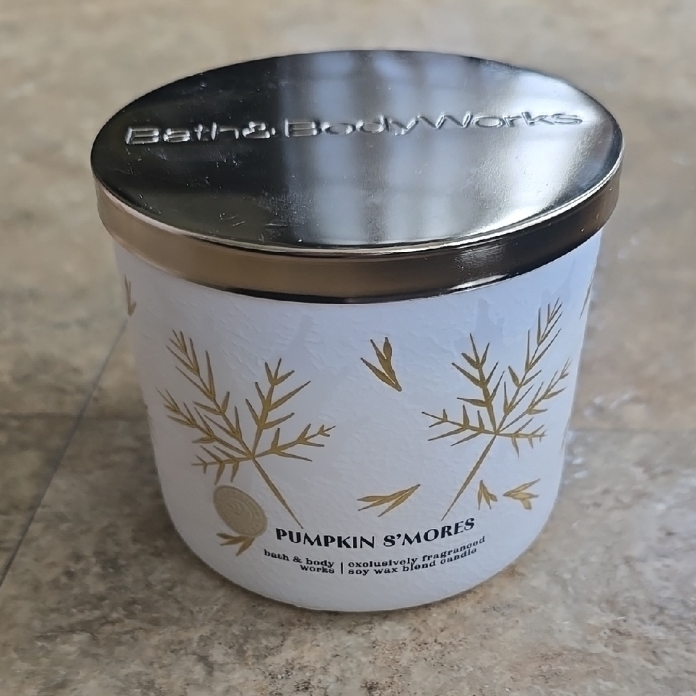 Bath & Body Works Pumpkin S'mores Candle - White and Gold